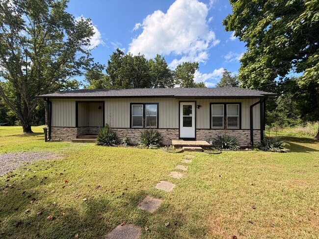 Foto del edificio - Charming 3-bedroom, 1-bath home in Dardanelle, AR,