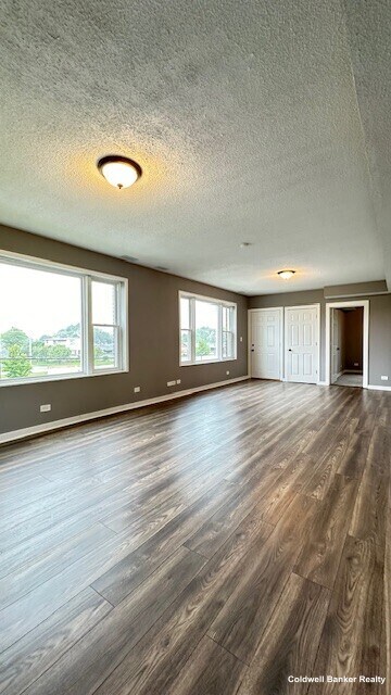 Foto del edificio - 14713 Blaine Ave