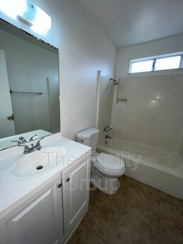 320 N E St Unit 4, Exeter, CA 93221 Condo for Rent in Exeter, CA