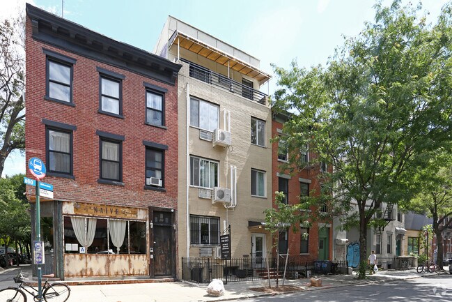 Building Photo - 301 S 4th St