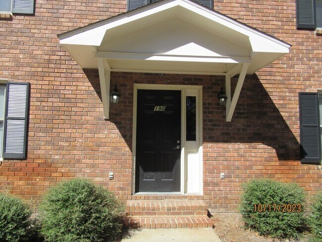 Building Photo - 192 Gertrude Dr