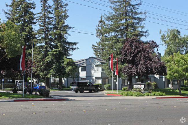 Foto principal - Maple Ridge Apartments