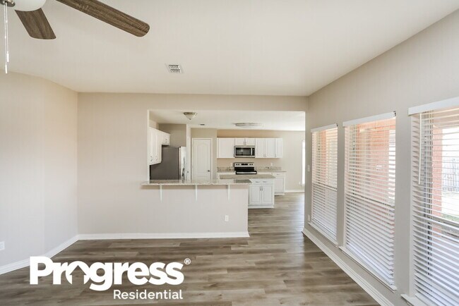 Foto del edificio - 6918 Meadow Bend Dr