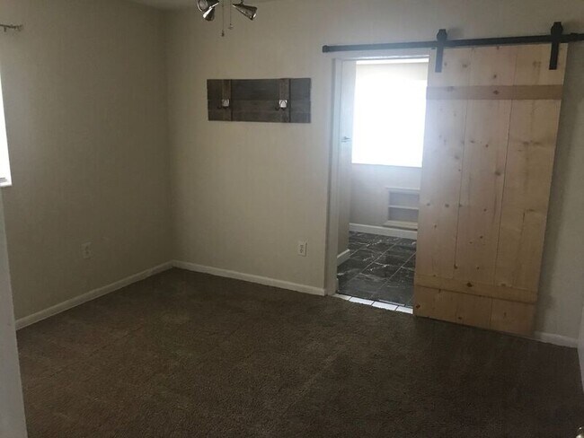 Building Photo - 1644 Tangerine St