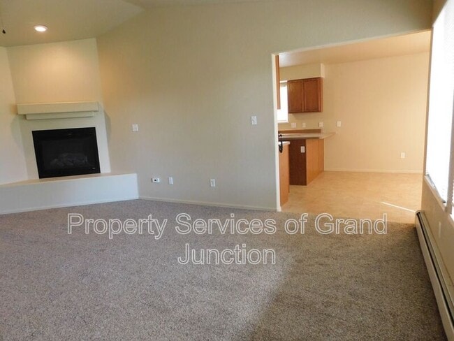 Building Photo - 428 Jornada St