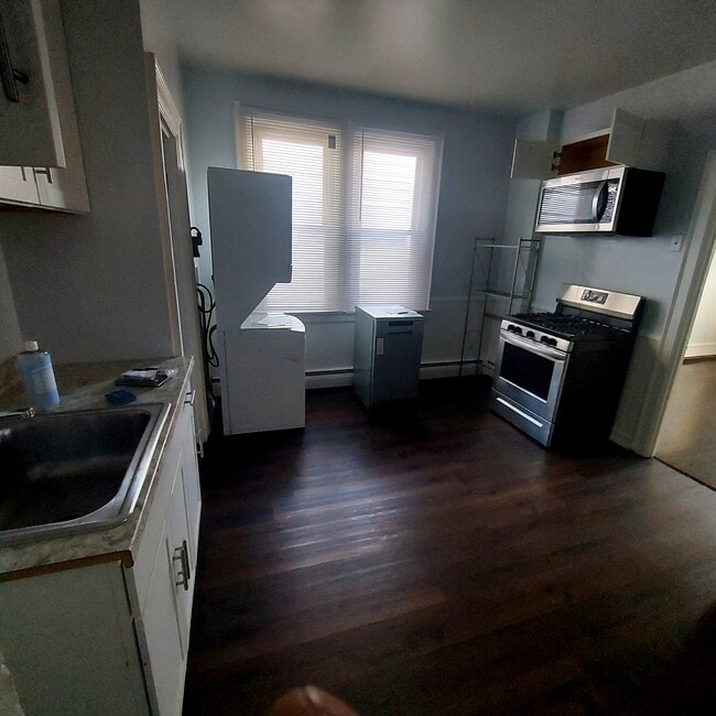 Building Photo - 468 Amherst St