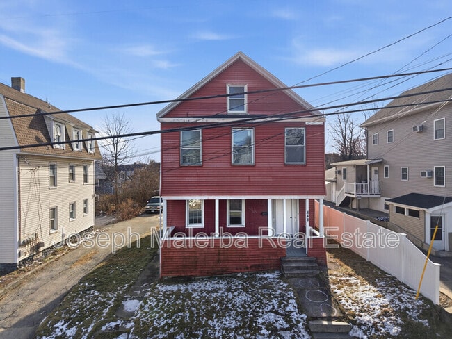 Building Photo - 848 Bank St