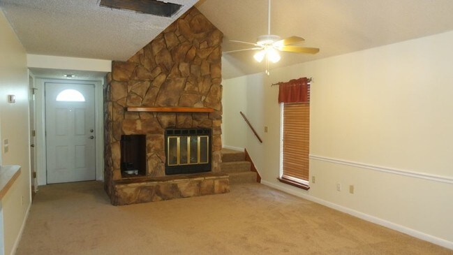 Building Photo - Great 1 bedroom/ 2 bath home with large loft