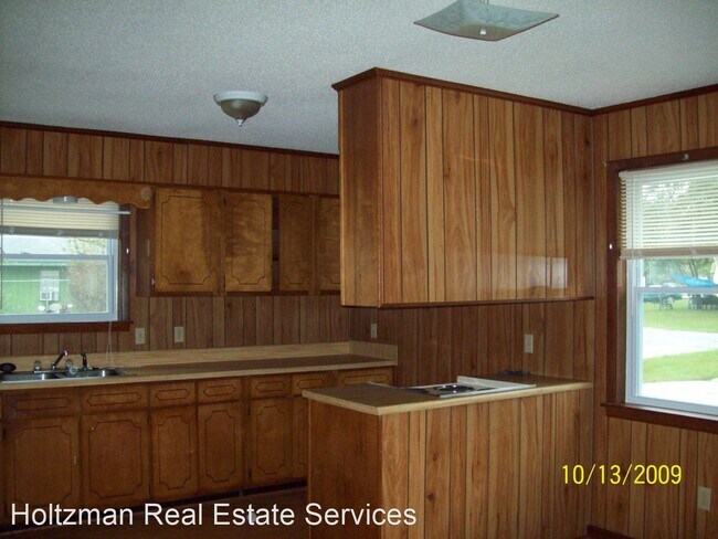 Building Photo - 3 br, 1.5 bath House - 929 Greenbriar Trail