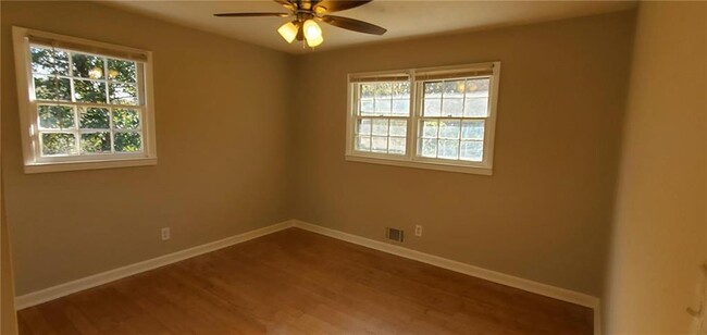 Building Photo - 210 King Arthur Dr