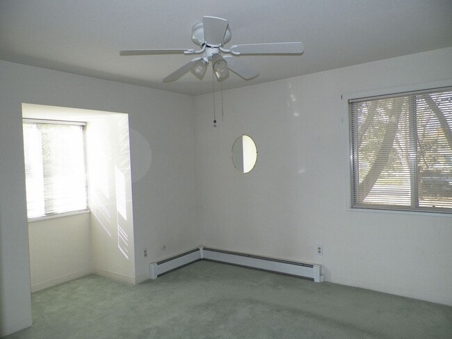 Building Photo - Well-Located 2 Bedroom Condo Available Mid June