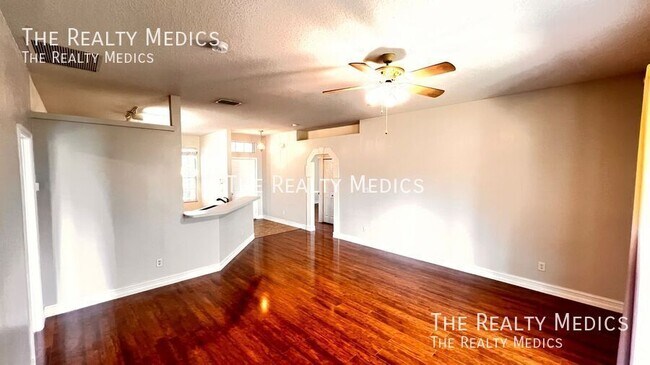 Building Photo - 949 Dekleva Dr