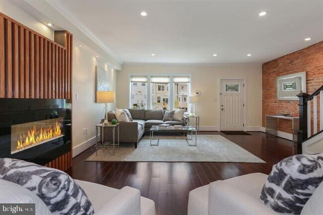 Foto del edificio - 3535 Hertford Pl NW