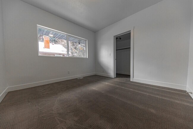 Building Photo - 360 N 200 W