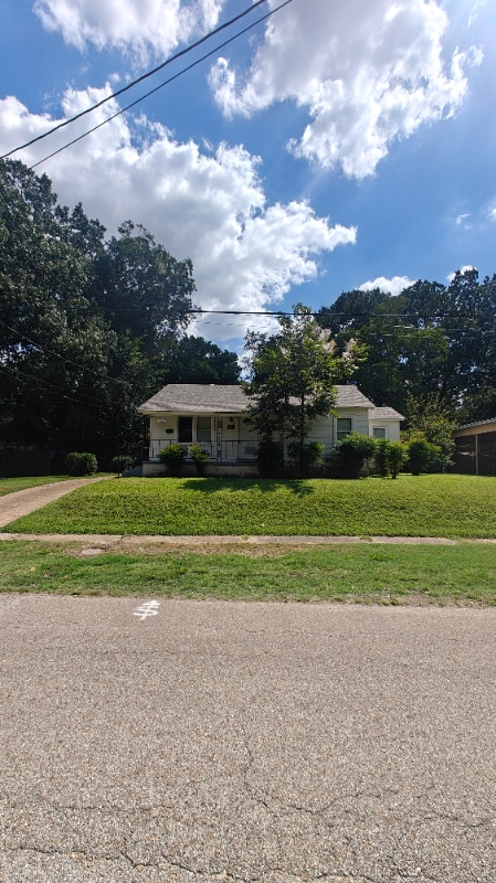 Building Photo - 709 Poplar Ave