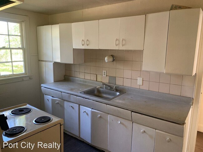 Building Photo - 2 br, 1 bath House - 4736 Rightway Ave