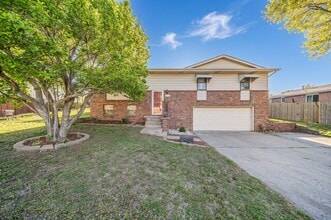Building Photo - 1429 Highland Dr
