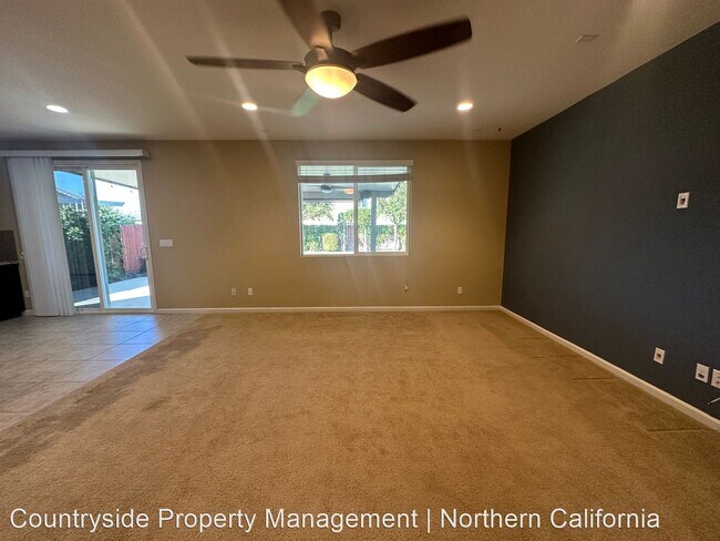 Building Photo - 4 br, 3.5 bath House - 731 Sawtooth Street