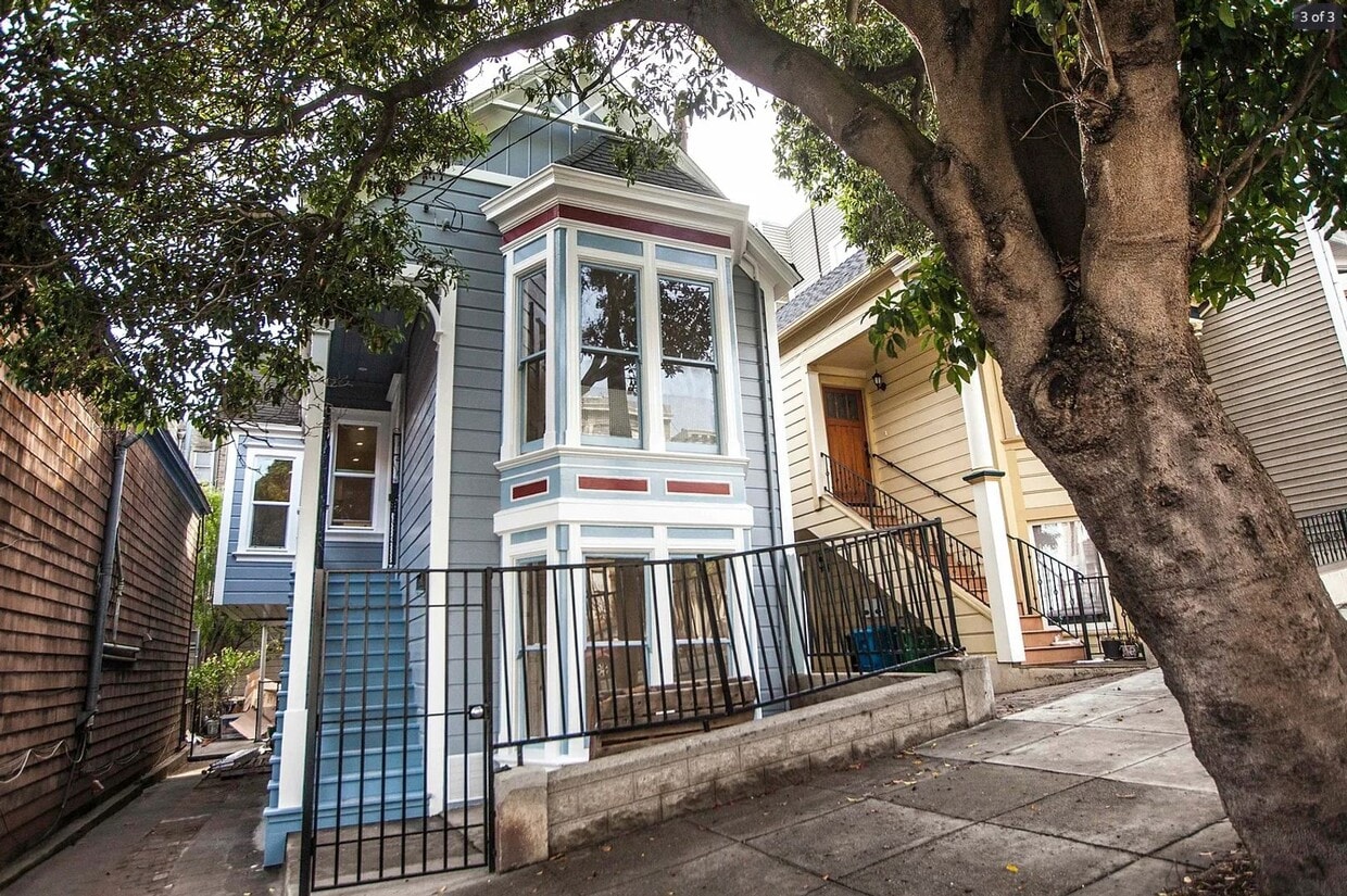 Primary Photo - 2715 Sutter St
