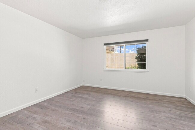Foto del edificio - 6285 Edgewood Way