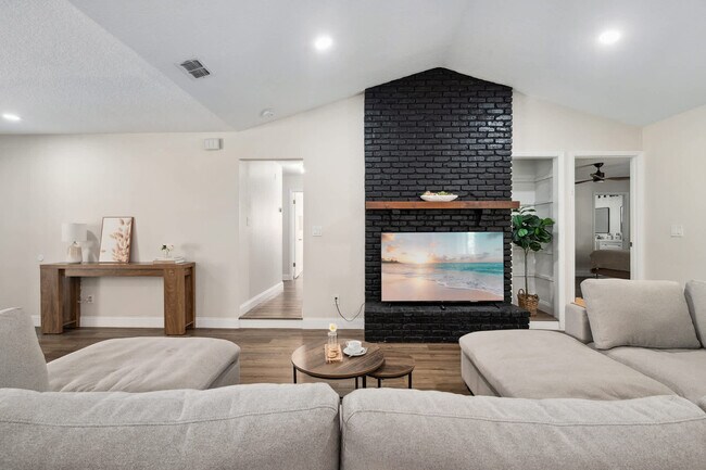 Building Photo - 4520 Lake Gem Cir