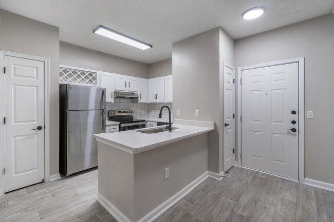 Building Photo - Grande Oaks