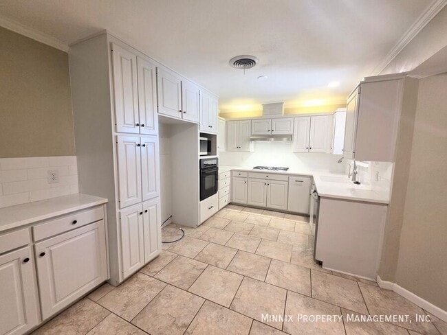 Building Photo - 3216 Camarie Ave