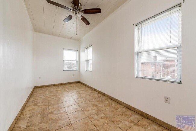 Foto del edificio - 2840 Waterbury Ave