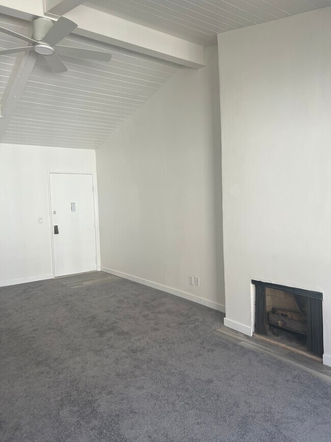 Building Photo - 6355 Green Valley Cir