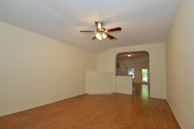 Building Photo - 286 Strawn