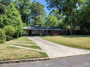 Building Photo - 2790 Glenbriar Dr NE