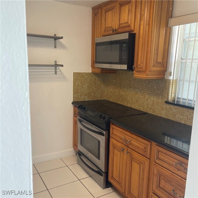 Foto del edificio - 3527 NE 168th St