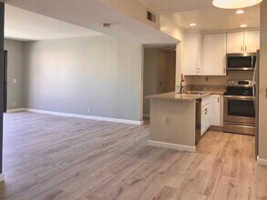 Building Photo - 4545 Arizona St