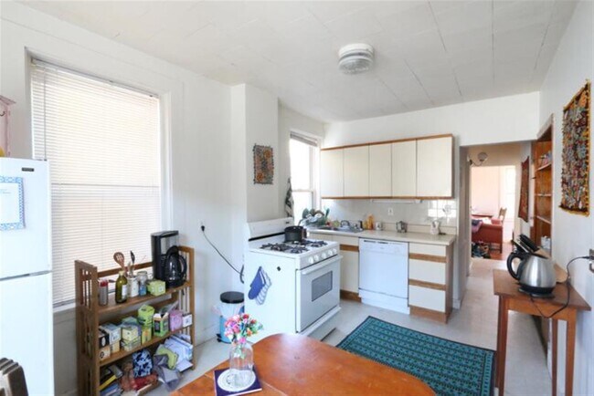 Building Photo - 5 Elmer St