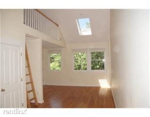 Building Photo - 3 br, 2.5 bath  - 6 Russell St
