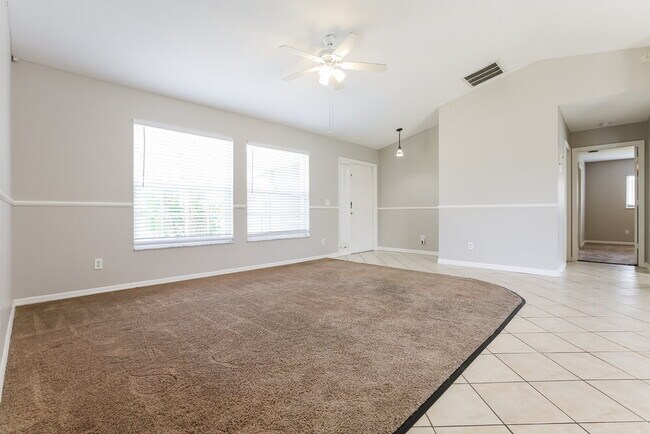 Foto del edificio - 2525 Mather Ln