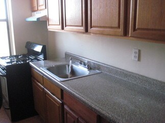 Building Photo - 580 E 21st St