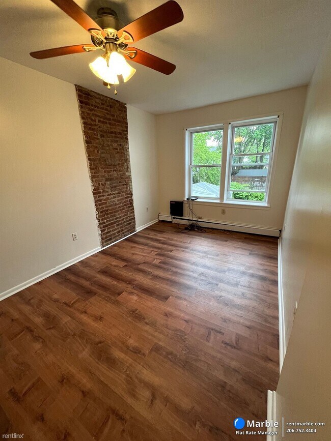 Building Photo - 2 br, 1 bath Townhome - 337 Ocean Ave Apt 2
