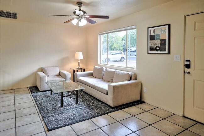 Building Photo - 593 S Fraser Dr