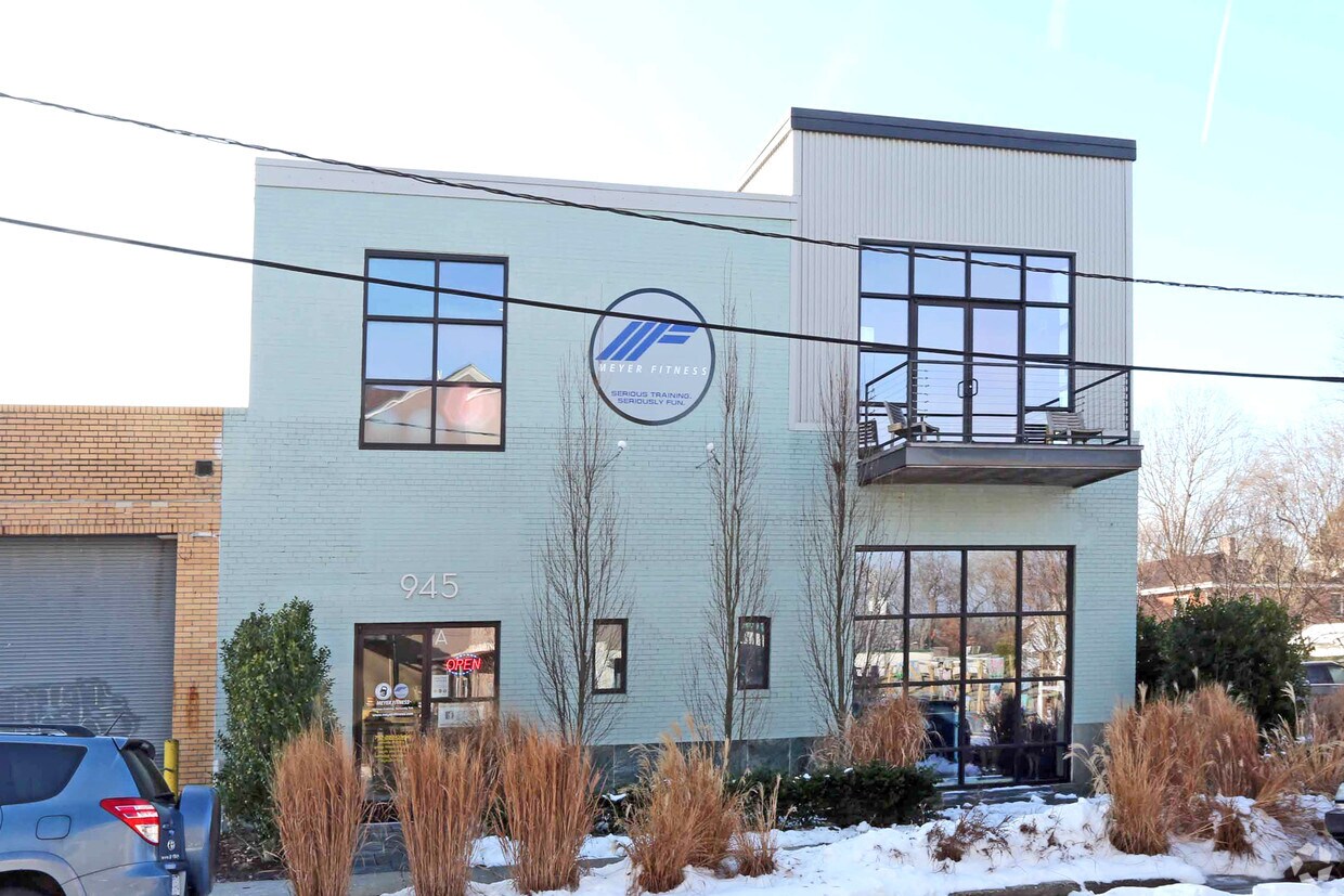 Foto del edificio - 945 Woodrow Ave