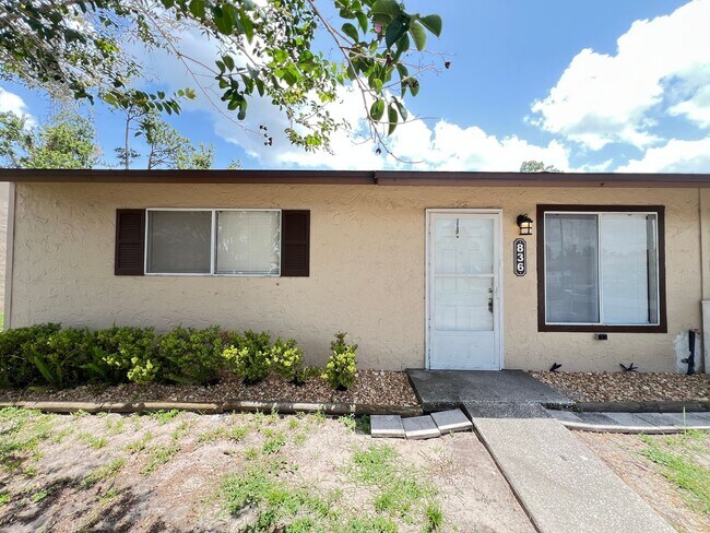 Building Photo - NEWLY RENOVATED 3 Bedroom/2 Bath Unit! Was...