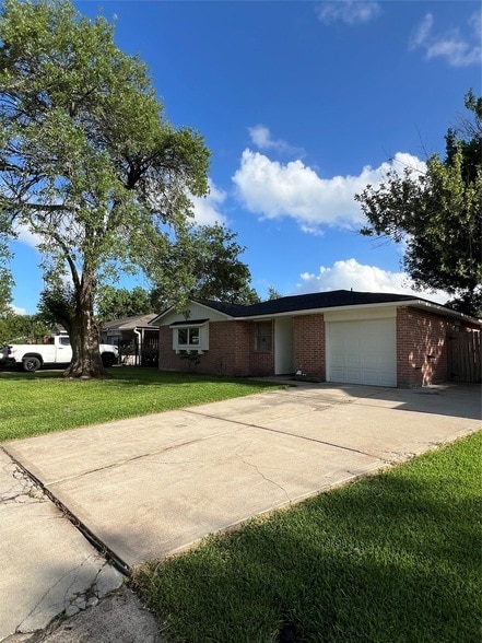 Photo - 5023 Ridgestone St House
