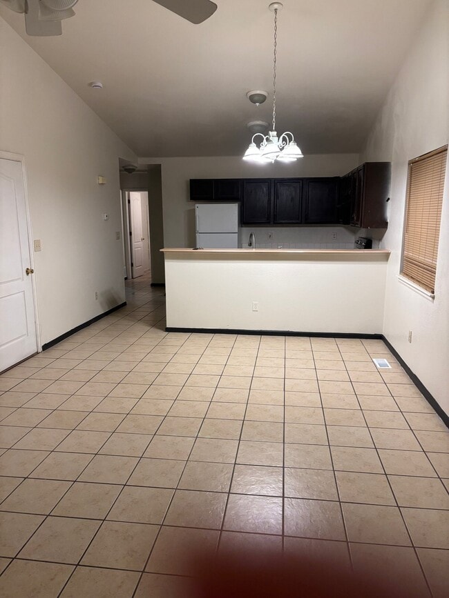 Building Photo - 857 E 20th Street Rd