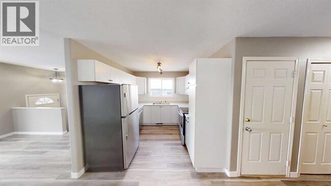 Photo du bâtiment - 9702-9126 126 Ave