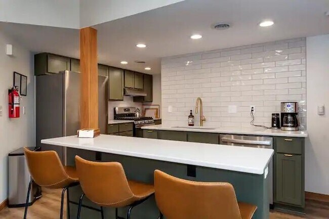 Foto del edificio - 6011 South Ct