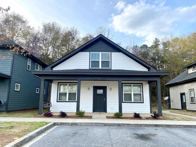 Building Photo - Varsity Club | Student Housing