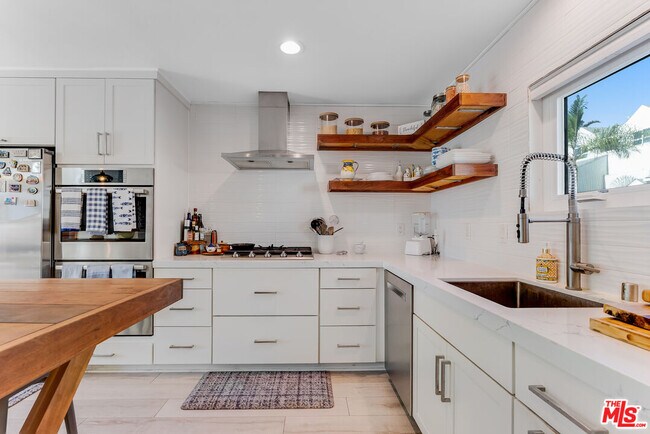 Foto del edificio - 28711 Pacific Coast Hwy