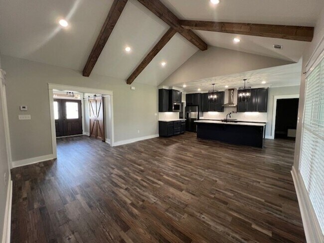 Building Photo - Beautiful Home in Grove Point Subdivision