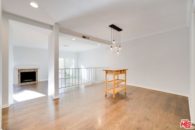 Foto del edificio - 74 Village Pkwy