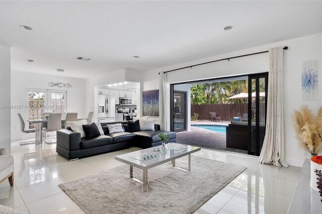 Building Photo - 5800 NE 18th Ave